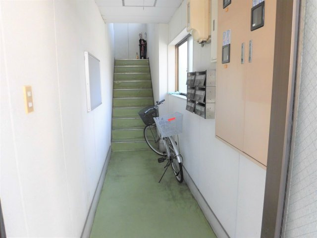 片岡陶光社ビルのエントランス