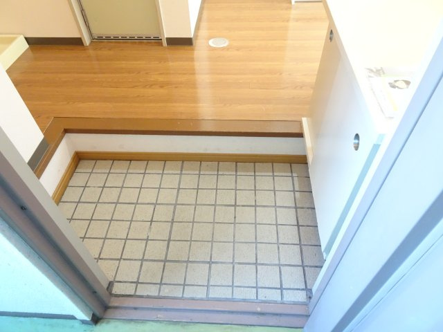 片岡陶光社ビルの玄関