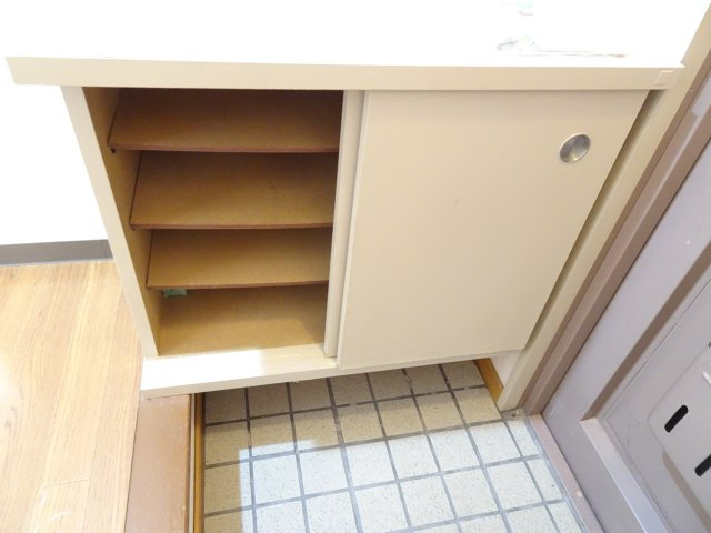 片岡陶光社ビルの玄関