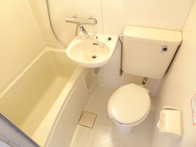 片岡陶光社ビルの浴室