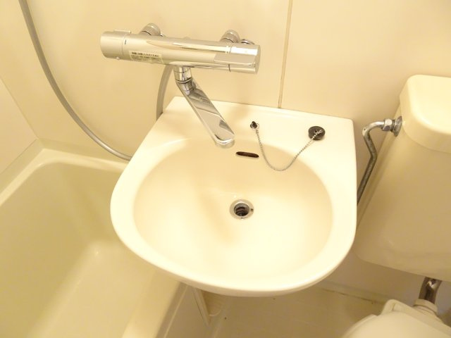 片岡陶光社ビルの洗面所