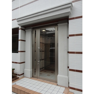 ロイヤルシティ西日暮里のエントランス