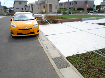 【前面道路含む現地写真】 | 春日部　東中野　全14棟　C号棟　90坪　らすと2棟 | 前面道路含む現地写真です。2380から2280万円に価格変更です。