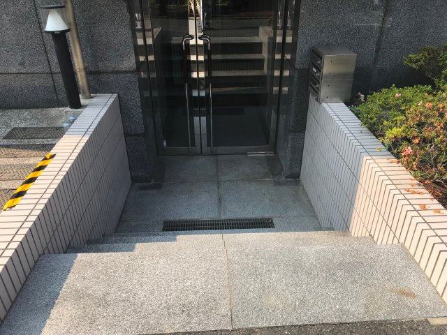 目黒オーケービルのエントランス