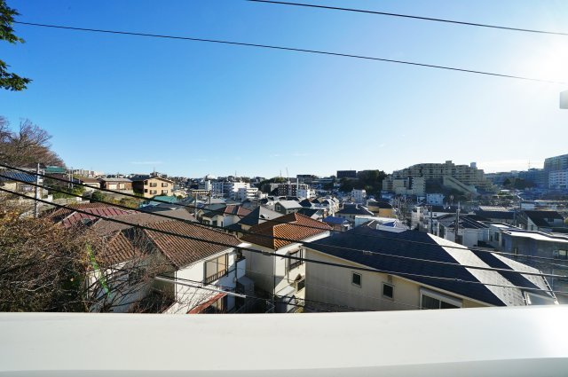 英国調デザイナーズ住宅！保土ヶ谷駅からほぼ平坦徒歩１１分。ＬＤＫ１９.1帖♪霞台全２棟新築戸建て の展望