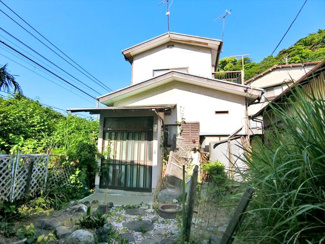 【外観】 | ２階から相模湾を望む開放感たっぶりの邸宅です
　　　