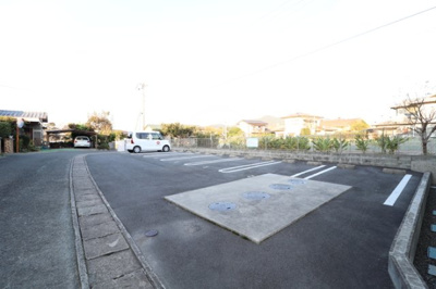 【駐車場】 | F・フィールド | 車をお持ちの方に嬉しい駐車場付きの物件です