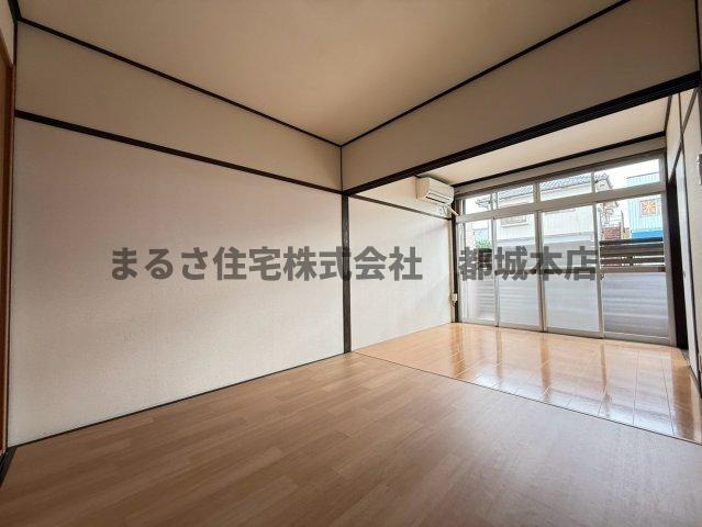 上川東ハイツの居間・リビング