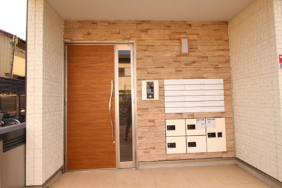 【エントランス】 | AQUE5 | オートロック完備、宅配ＢＯＸ完備！