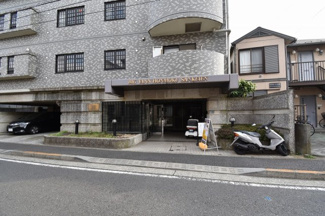 【エントランス】 | JR京浜東北・根岸線「石川町」駅バス18分「三渓園入口」停徒歩1分！