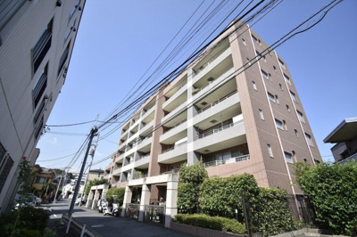 【外観】 | 田園調布本町ガーデンハウス | 家族と会話が弾む対面式キッチン採用。室内は丁寧にお使いです♪