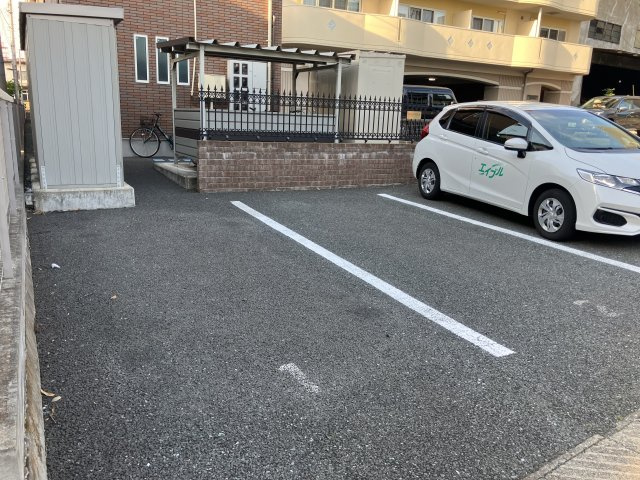 アリスミュールの駐車場