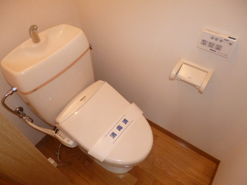 ベルメゾン六番館のトイレ|シャワー付暖房便座