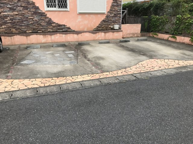 ベルメゾン六番館の駐車場