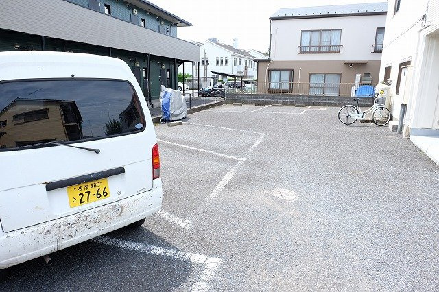 三双の駐車場