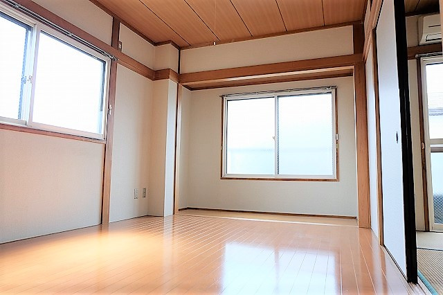 三双の居間・リビング|写真は同建物の別部屋を参考に掲載しております。