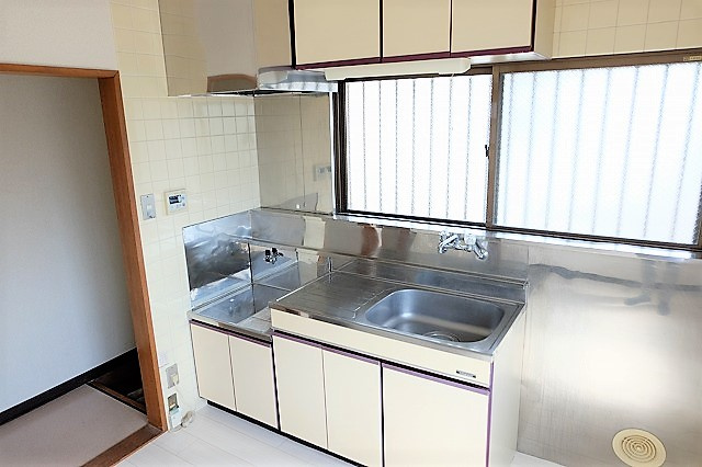 三双のキッチン|写真は同建物の別部屋を参考に掲載しております。