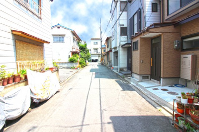 【前面道路含む現地写真】 | 伏見区深草墨染町　中古戸建 | セブンイレブンが徒歩2分にあり便利。スーパーフレスコや金融機関なども徒歩5分圏内にあり便利な暮らしです。