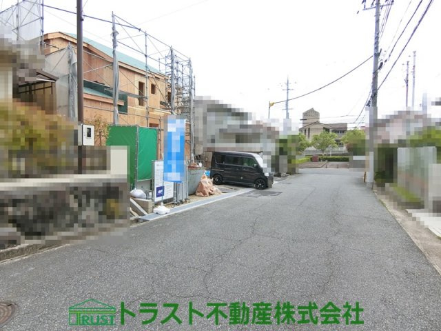 神戸西狩場台新築戸建　1号棟の前面道路含む現地写真