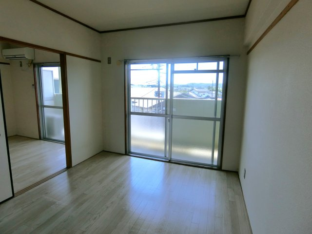 ハイツブライトの洋室