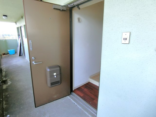 ハイツブライトの玄関