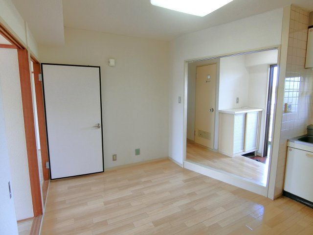 ハイツブライトの居間・リビング