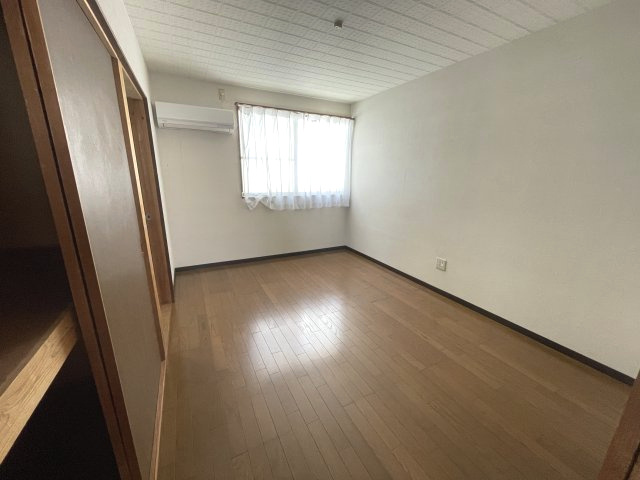 唐津市坊主町のアパートの居間・リビング