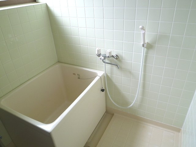 唐津市坊主町のアパートの浴室