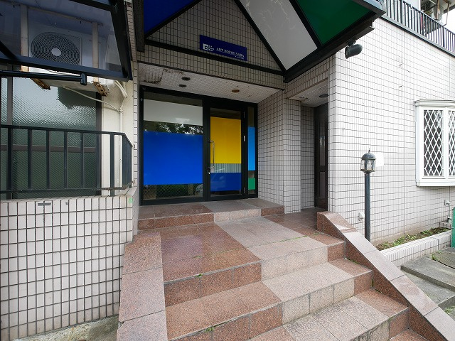 アートハウスならのエントランス|落ち着いたエントランスです