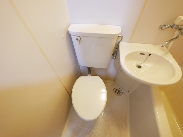 アートハウスならのトイレ|落ち着いた色調のトイレです
