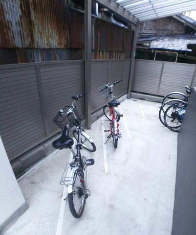 ロータス東五軒町のその他共用部分|駐輪場が一部屋に1台。