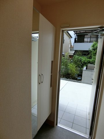 シャイン昭島の玄関