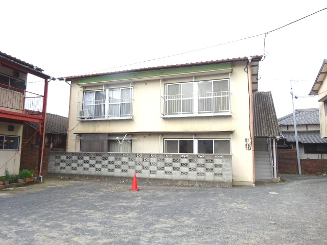 唐津市西旗町のアパートの外観