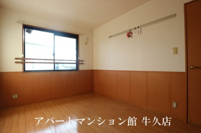 【洋室】 | フローレス・リーベB