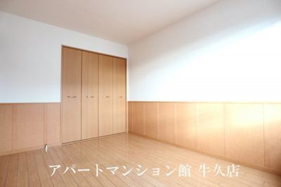 【洋室】 | フローレス・リーベB