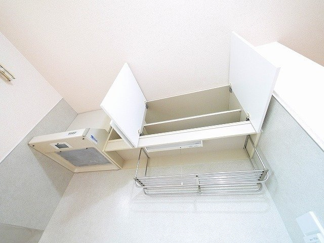 ルミエール千代　Ａのキッチン|キッチン上部にも棚があります