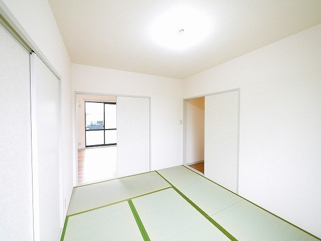 ルミエール千代　Ａの和室|和室ならではの温かな和の空間で寛ぎの時間を過ごせます