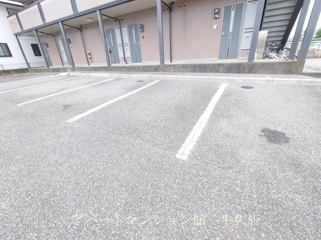 アークグレイスの駐車場