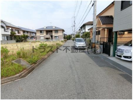 神戸市西区宮下2丁目 売土地の前面道路含む現地写真
