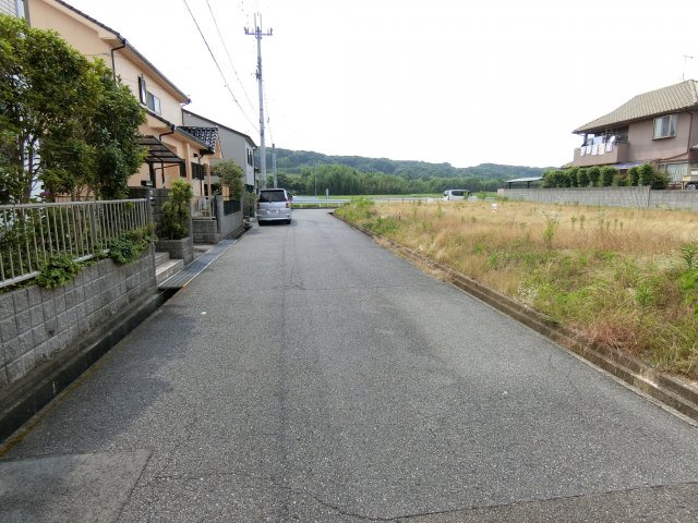 神戸市西区宮下2丁目 売土地の前面道路含む現地写真|前道は広々６Mあります
