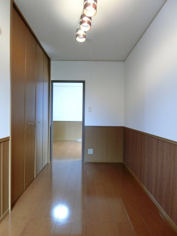 カスタリアの洋室