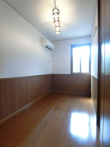 カスタリアの洋室