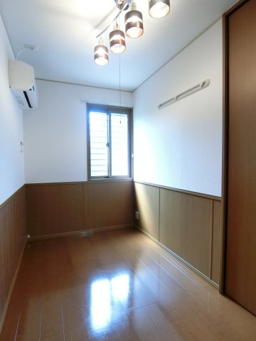 カスタリアの洋室