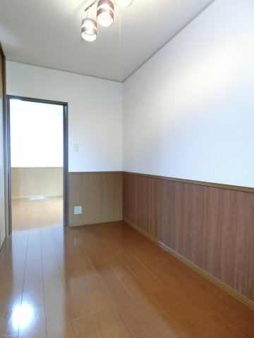 カスタリアの洋室