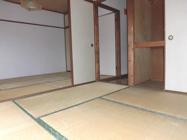 西旗町アパートの和室
