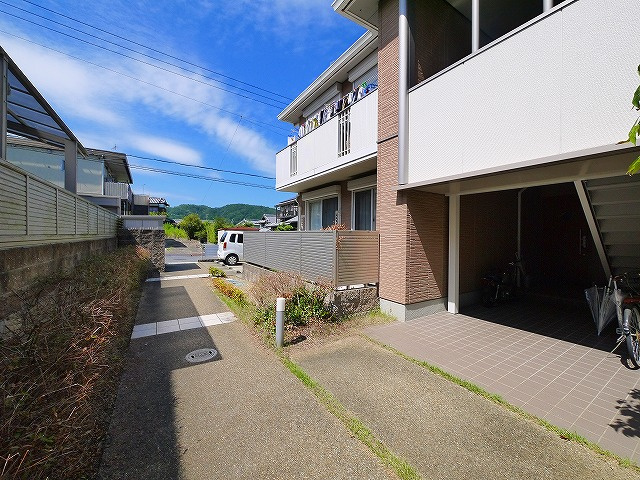 ジュリアコートのその他共用部分|玄関前です