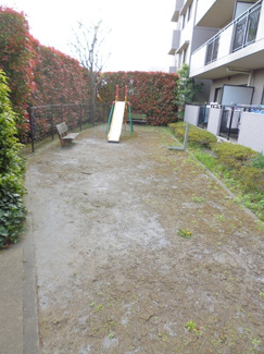 【その他共用部分】 | 敷地内に専用の公園があります♪小さなお子様のいるファミリーさんにも嬉しいですね♪