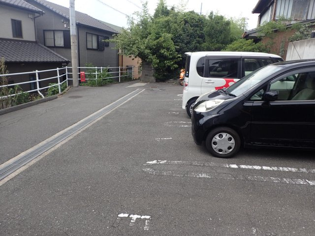 高根ビューハイツの駐車場