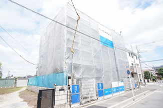 【外観】 | 3階建ての洗練された建物です。