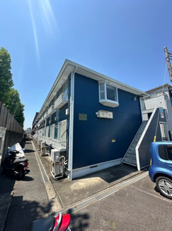 【外観】 | 小田急線「新百合ヶ丘」駅まで徒歩圏内！コンビニも近くて生活に便利な立地の2階建てアパートです♪